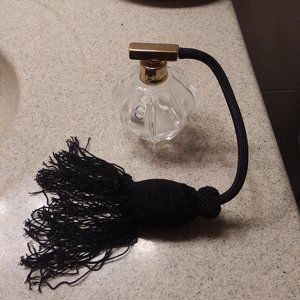 i am selling an  vintage  womens perfume atomizer